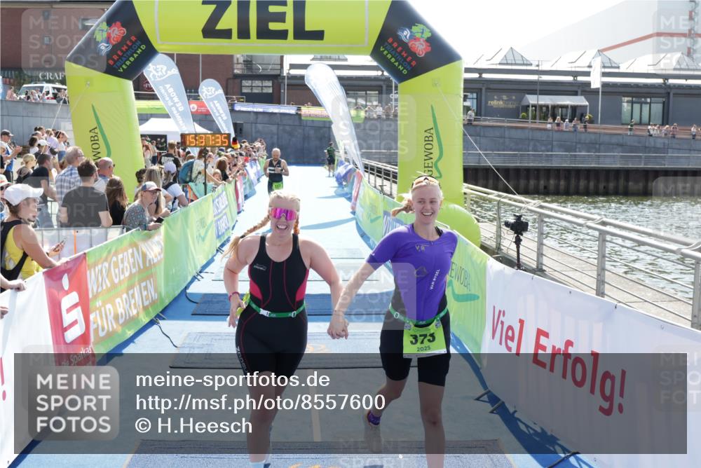 10.08.2025 - GEWOBA Citytriathlon Bremen H.Heesch http://msf.ph/oto/8557600 10.08.2025 15:37:39 Ziel 157, 336, 342, 373, 473 meine-sportfotos.de