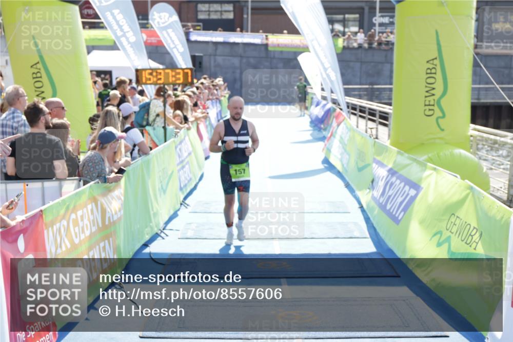 10.08.2025 - GEWOBA Citytriathlon Bremen H.Heesch http://msf.ph/oto/8557606 10.08.2025 15:37:41 Ziel 157, 342, 373, 473 meine-sportfotos.de