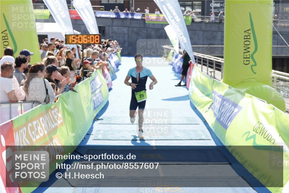 10.08.2025 - GEWOBA Citytriathlon Bremen H.Heesch http://msf.ph/oto/8557607 10.08.2025 15:06:12 Ziel 23 meine-sportfotos.de