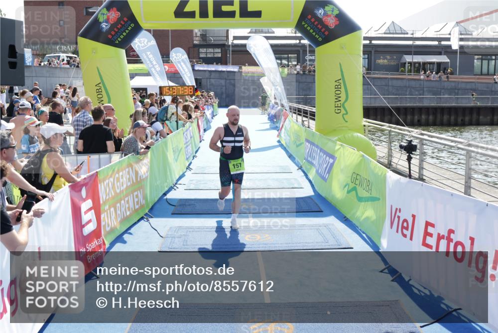 10.08.2025 - GEWOBA Citytriathlon Bremen H.Heesch http://msf.ph/oto/8557612 10.08.2025 15:37:42 Ziel 157, 342, 373, 473 meine-sportfotos.de
