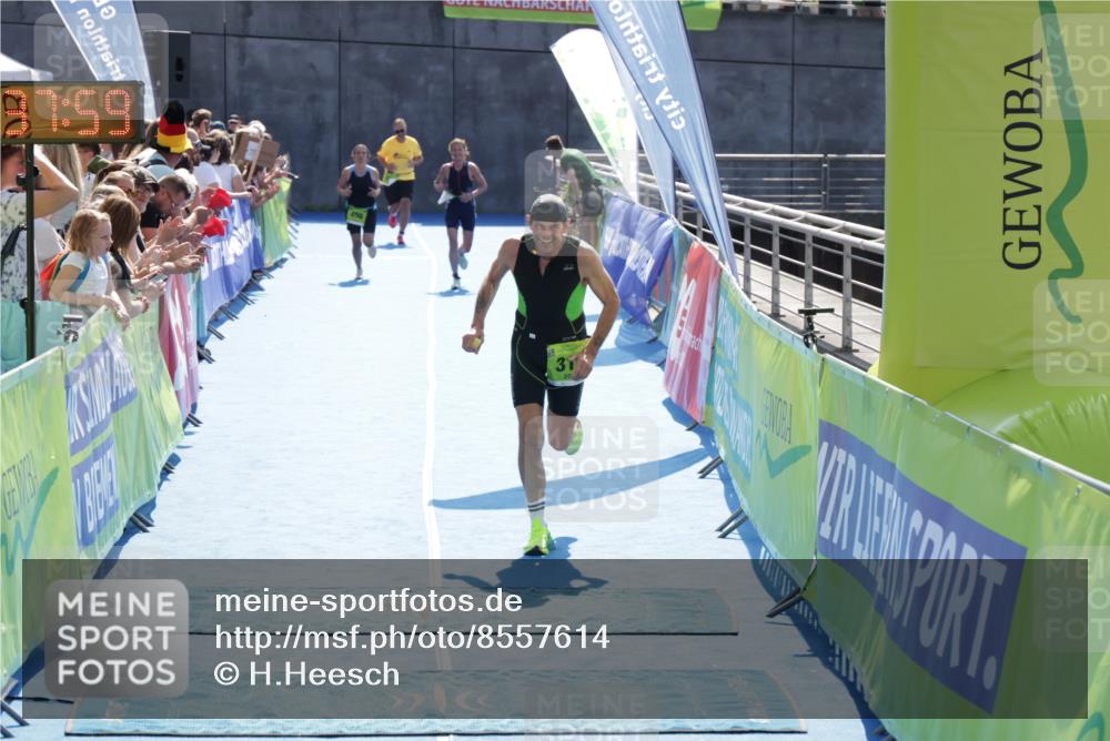 10.08.2025 - GEWOBA Citytriathlon Bremen H.Heesch http://msf.ph/oto/8557614 10.08.2025 15:38:03 Ziel 318 meine-sportfotos.de
