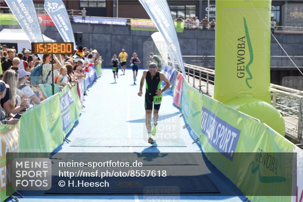 10.08.2025 - GEWOBA Citytriathlon Bremen H.Heesch http://msf.ph/oto/8557618 10.08.2025 15:38:04 Ziel 318, 450, 524 meine-sportfotos.de