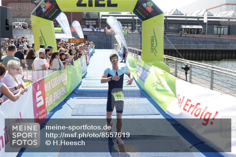 10.08.2025 - GEWOBA Citytriathlon Bremen H.Heesch http://msf.ph/oto/8557619 10.08.2025 15:06:14 Ziel 23 meine-sportfotos.de