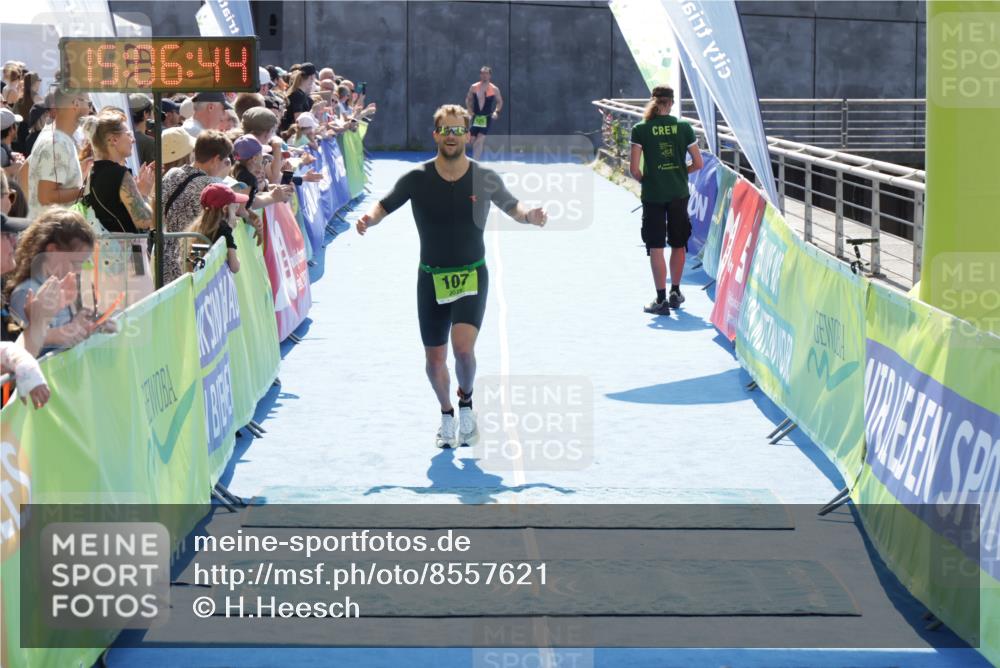 10.08.2025 - GEWOBA Citytriathlon Bremen H.Heesch http://msf.ph/oto/8557621 10.08.2025 15:06:48 Ziel 107 meine-sportfotos.de
