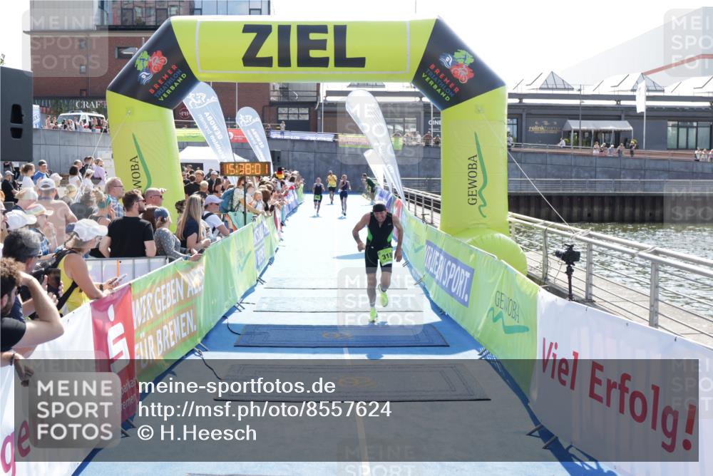 10.08.2025 - GEWOBA Citytriathlon Bremen H.Heesch http://msf.ph/oto/8557624 10.08.2025 15:38:05 Ziel 318, 450, 524 meine-sportfotos.de