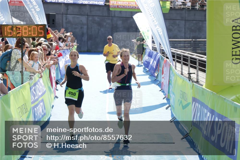 10.08.2025 - GEWOBA Citytriathlon Bremen H.Heesch http://msf.ph/oto/8557632 10.08.2025 15:38:09 Ziel 231, 318, 450, 524 meine-sportfotos.de