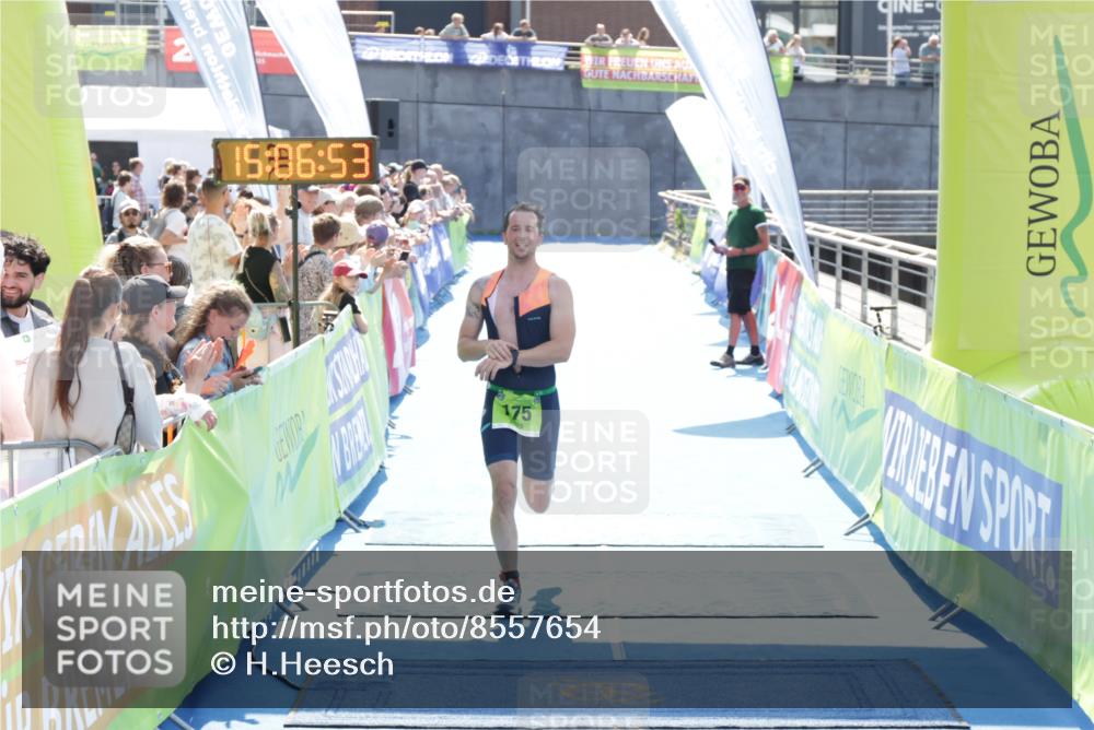 10.08.2025 - GEWOBA Citytriathlon Bremen H.Heesch http://msf.ph/oto/8557654 10.08.2025 15:06:57 Ziel 175 meine-sportfotos.de