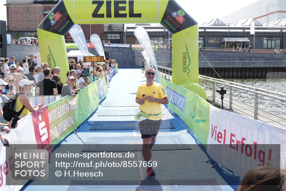 10.08.2025 - GEWOBA Citytriathlon Bremen H.Heesch http://msf.ph/oto/8557659 10.08.2025 15:38:15 Ziel 231, 450, 524 meine-sportfotos.de