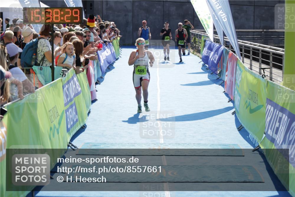 10.08.2025 - GEWOBA Citytriathlon Bremen H.Heesch http://msf.ph/oto/8557661 10.08.2025 15:38:33 Ziel 465 meine-sportfotos.de