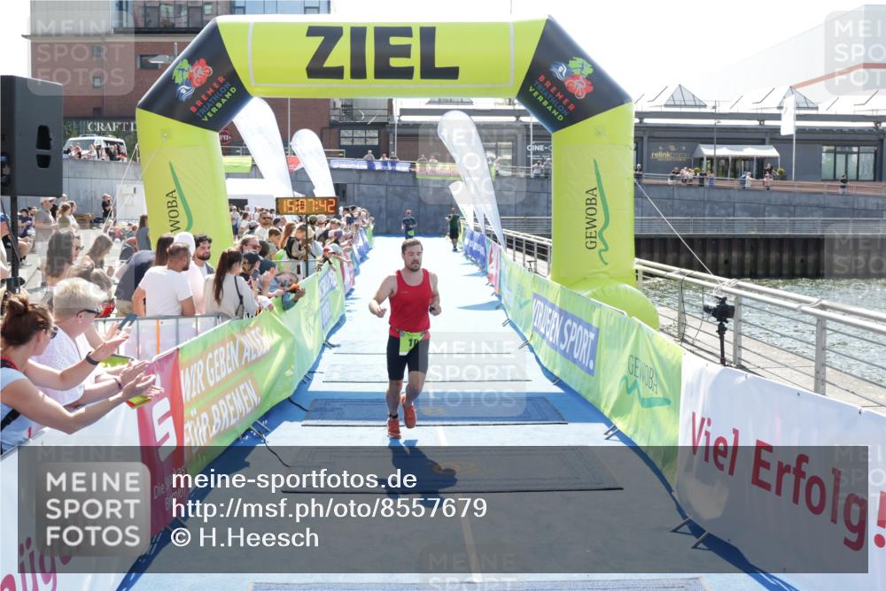 10.08.2025 - GEWOBA Citytriathlon Bremen H.Heesch http://msf.ph/oto/8557679 10.08.2025 15:07:46 Ziel 10, 117 meine-sportfotos.de