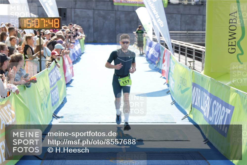 10.08.2025 - GEWOBA Citytriathlon Bremen H.Heesch http://msf.ph/oto/8557688 10.08.2025 15:07:51 Ziel 10, 117 meine-sportfotos.de