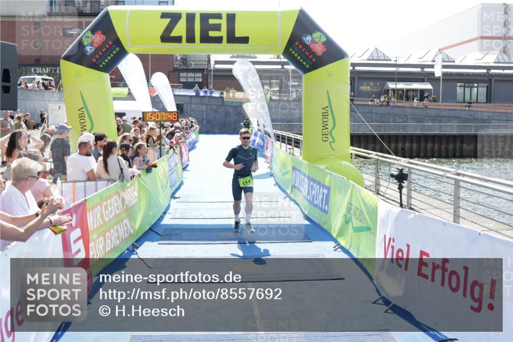 10.08.2025 - GEWOBA Citytriathlon Bremen H.Heesch http://msf.ph/oto/8557692 10.08.2025 15:07:52 Ziel 10, 117 meine-sportfotos.de