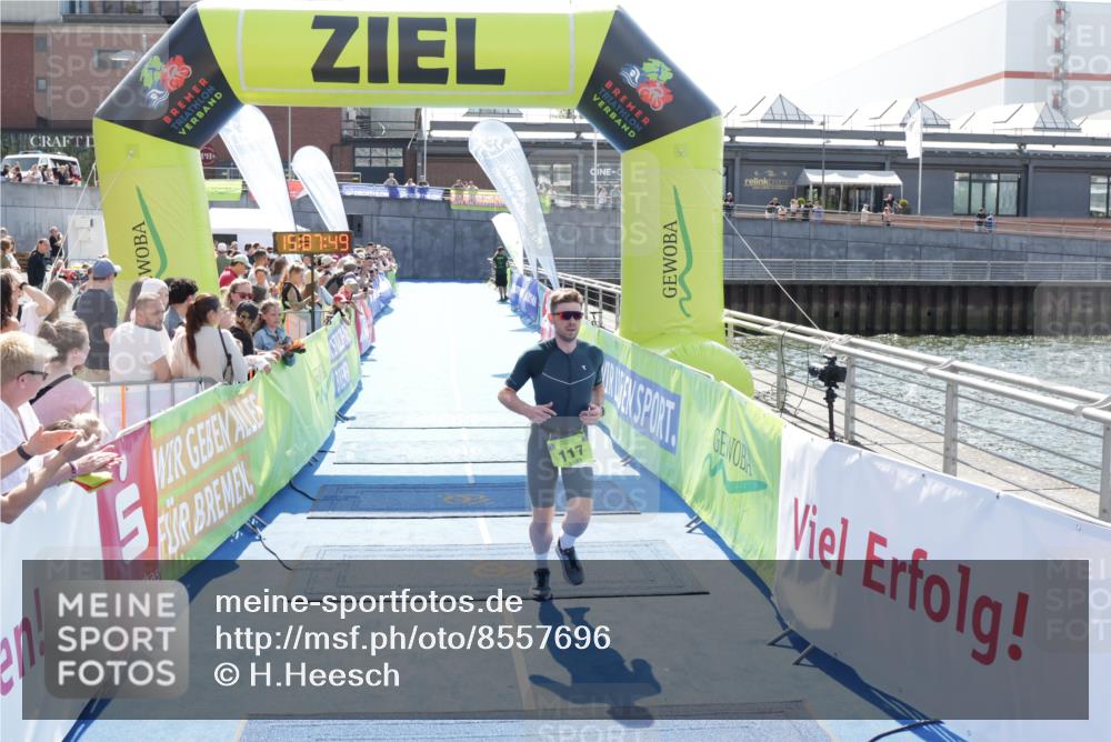 10.08.2025 - GEWOBA Citytriathlon Bremen H.Heesch http://msf.ph/oto/8557696 10.08.2025 15:07:53 Ziel 117 meine-sportfotos.de