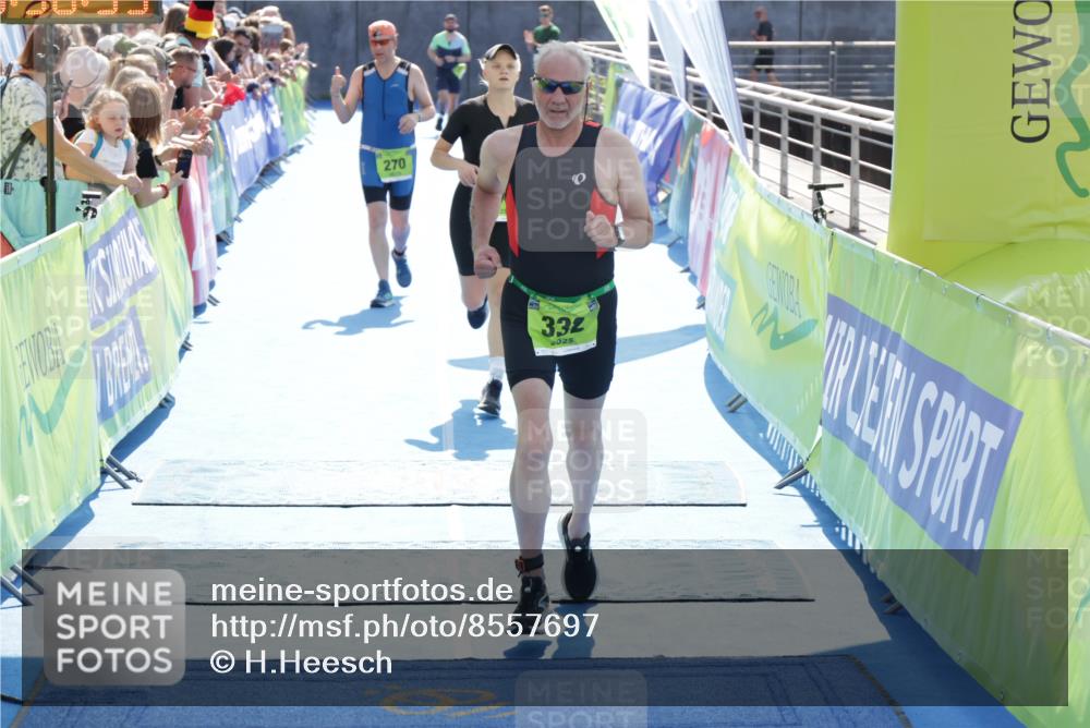 10.08.2025 - GEWOBA Citytriathlon Bremen H.Heesch http://msf.ph/oto/8557697 10.08.2025 15:38:39 Ziel 270, 332, 379, 465 meine-sportfotos.de
