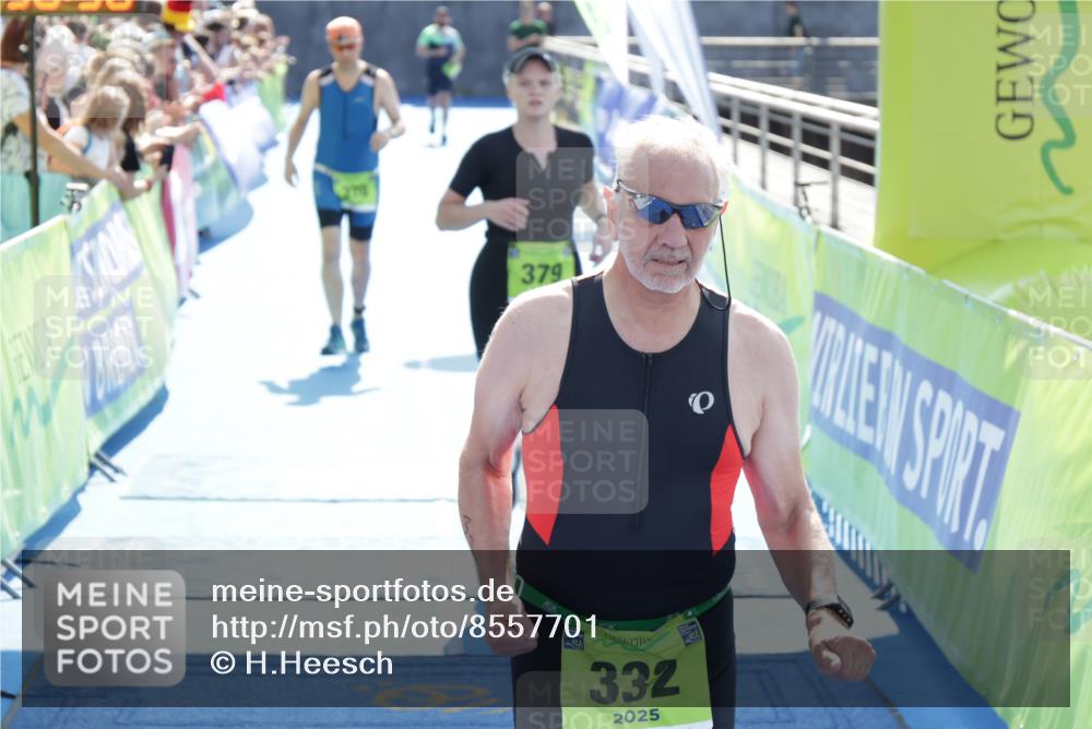 10.08.2025 - GEWOBA Citytriathlon Bremen H.Heesch http://msf.ph/oto/8557701 10.08.2025 15:38:40 Ziel 270, 332, 379, 465 meine-sportfotos.de