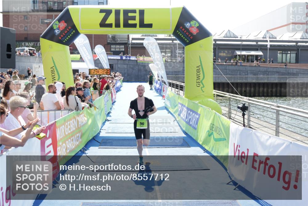 10.08.2025 - GEWOBA Citytriathlon Bremen H.Heesch http://msf.ph/oto/8557712 10.08.2025 15:08:27 Ziel 96 meine-sportfotos.de