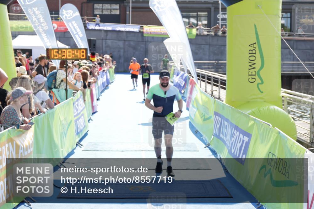 10.08.2025 - GEWOBA Citytriathlon Bremen H.Heesch http://msf.ph/oto/8557719 10.08.2025 15:38:52 Ziel 120 meine-sportfotos.de