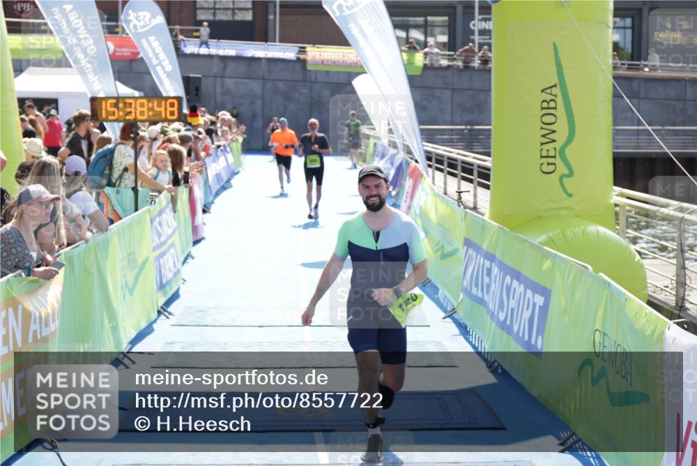 10.08.2025 - GEWOBA Citytriathlon Bremen H.Heesch http://msf.ph/oto/8557722 10.08.2025 15:38:52 Ziel 120 meine-sportfotos.de