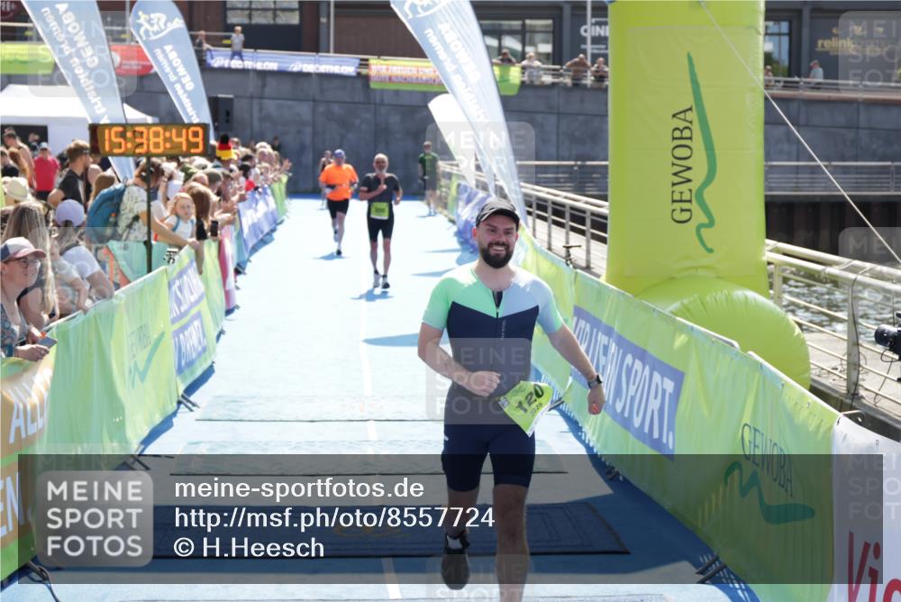 10.08.2025 - GEWOBA Citytriathlon Bremen H.Heesch http://msf.ph/oto/8557724 10.08.2025 15:38:53 Ziel 120, 275 meine-sportfotos.de