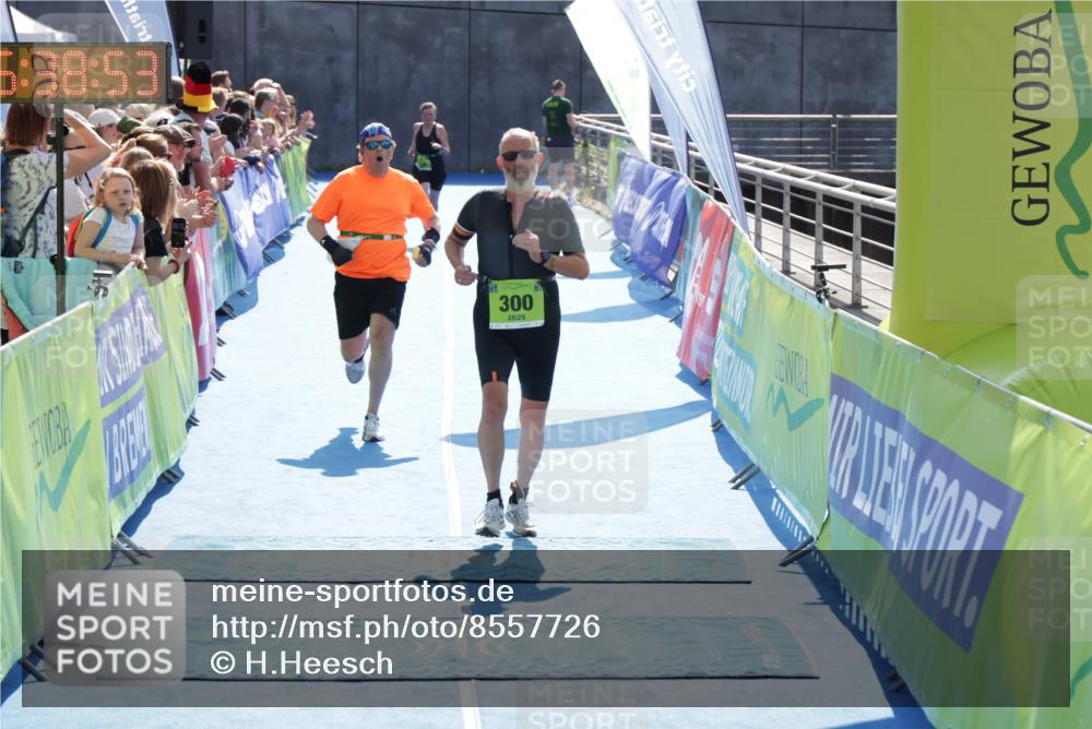 10.08.2025 - GEWOBA Citytriathlon Bremen H.Heesch http://msf.ph/oto/8557726 10.08.2025 15:38:57 Ziel 120, 275, 300 meine-sportfotos.de