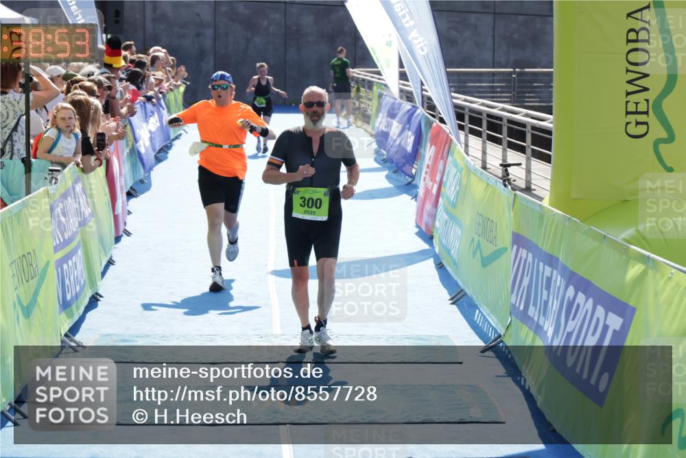 10.08.2025 - GEWOBA Citytriathlon Bremen H.Heesch http://msf.ph/oto/8557728 10.08.2025 15:38:57 Ziel 120, 275, 300 meine-sportfotos.de