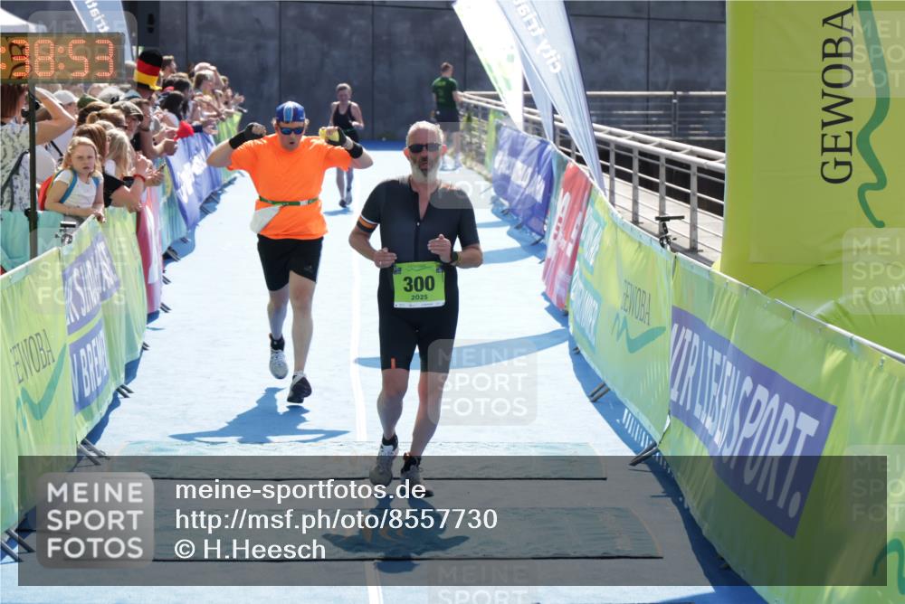 10.08.2025 - GEWOBA Citytriathlon Bremen H.Heesch http://msf.ph/oto/8557730 10.08.2025 15:38:57 Ziel 120, 275, 300 meine-sportfotos.de