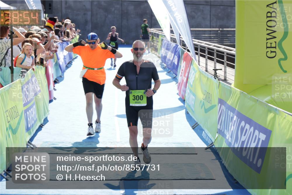 10.08.2025 - GEWOBA Citytriathlon Bremen H.Heesch http://msf.ph/oto/8557731 10.08.2025 15:38:58 Ziel 120, 275, 300 meine-sportfotos.de