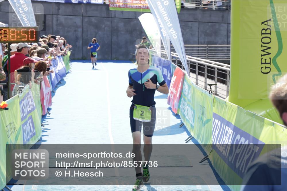 10.08.2025 - GEWOBA Citytriathlon Bremen H.Heesch http://msf.ph/oto/8557736 10.08.2025 15:08:54 Ziel 2, 82 meine-sportfotos.de