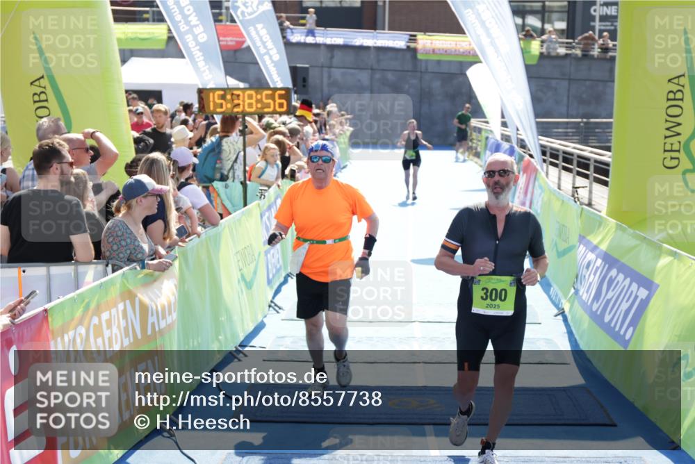 10.08.2025 - GEWOBA Citytriathlon Bremen H.Heesch http://msf.ph/oto/8557738 10.08.2025 15:39:00 Ziel 275, 300, 530 meine-sportfotos.de