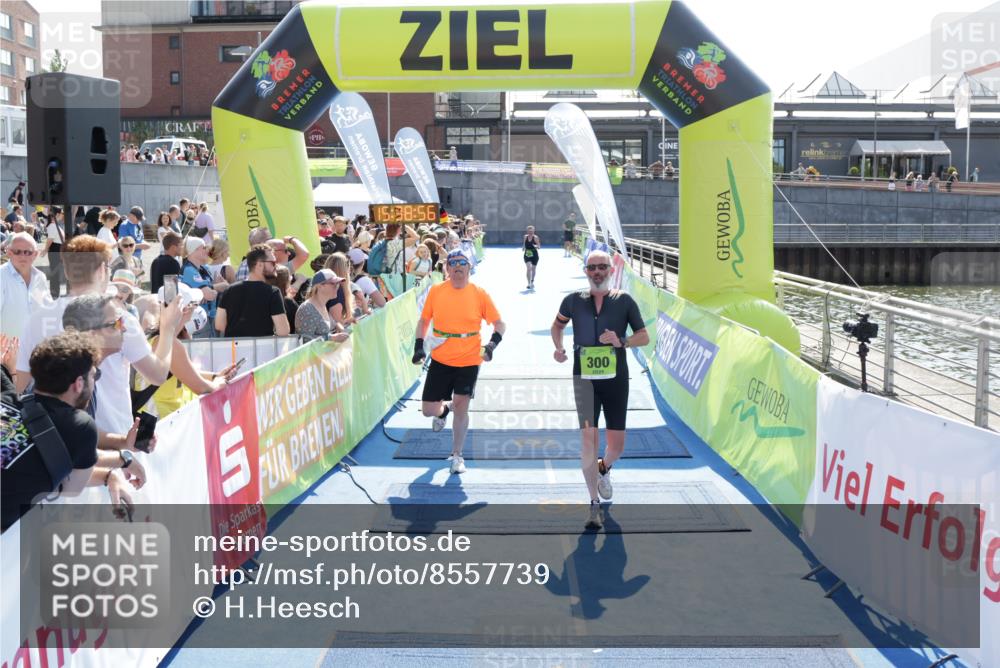 10.08.2025 - GEWOBA Citytriathlon Bremen H.Heesch http://msf.ph/oto/8557739 10.08.2025 15:39:00 Ziel 275, 300, 530 meine-sportfotos.de