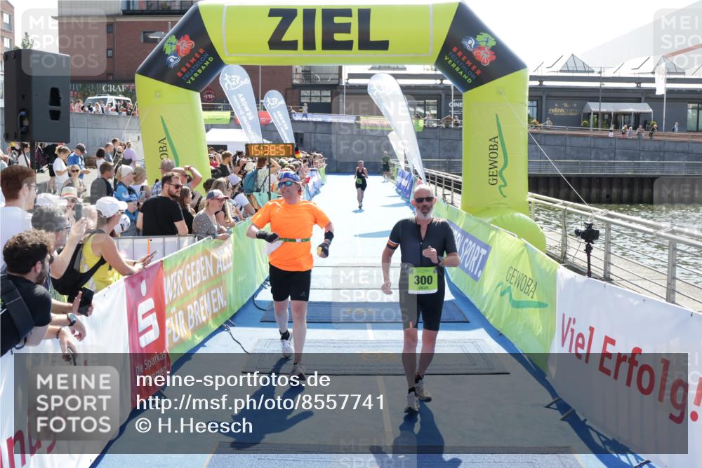 10.08.2025 - GEWOBA Citytriathlon Bremen H.Heesch http://msf.ph/oto/8557741 10.08.2025 15:39:01 Ziel 275, 300, 530 meine-sportfotos.de