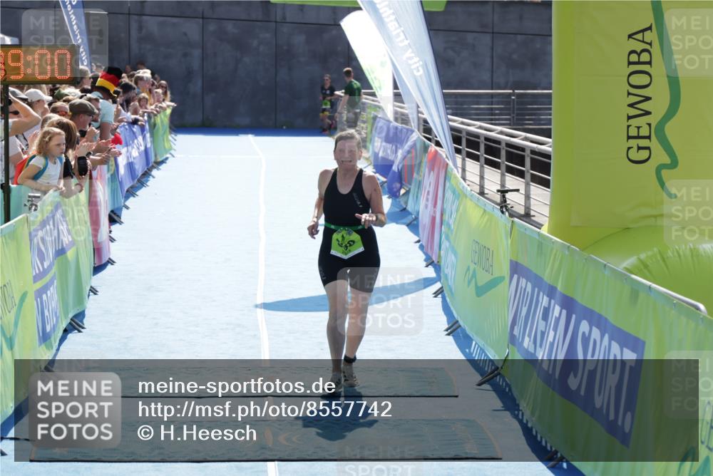 10.08.2025 - GEWOBA Citytriathlon Bremen H.Heesch http://msf.ph/oto/8557742 10.08.2025 15:39:04 Ziel 275, 300, 530 meine-sportfotos.de