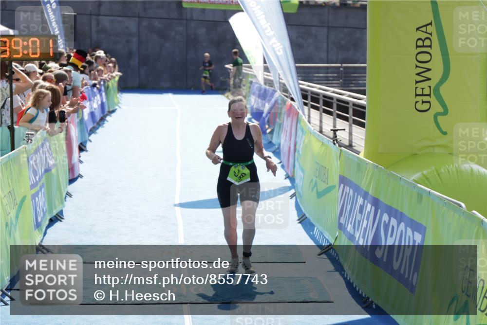 10.08.2025 - GEWOBA Citytriathlon Bremen H.Heesch http://msf.ph/oto/8557743 10.08.2025 15:39:05 Ziel 275, 300, 530 meine-sportfotos.de