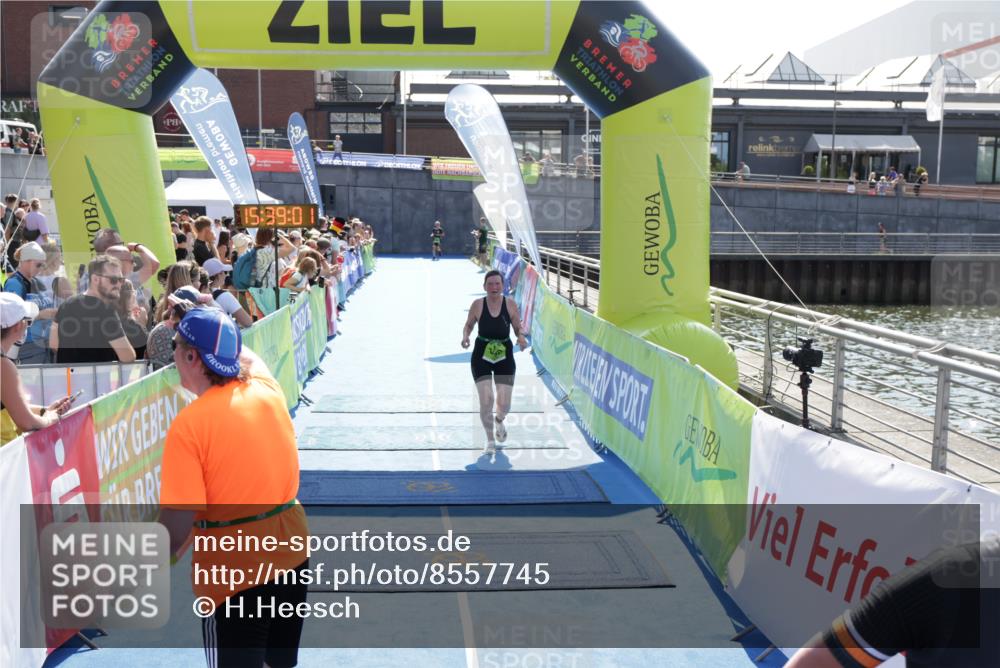 10.08.2025 - GEWOBA Citytriathlon Bremen H.Heesch http://msf.ph/oto/8557745 10.08.2025 15:39:05 Ziel 275, 300, 530 meine-sportfotos.de