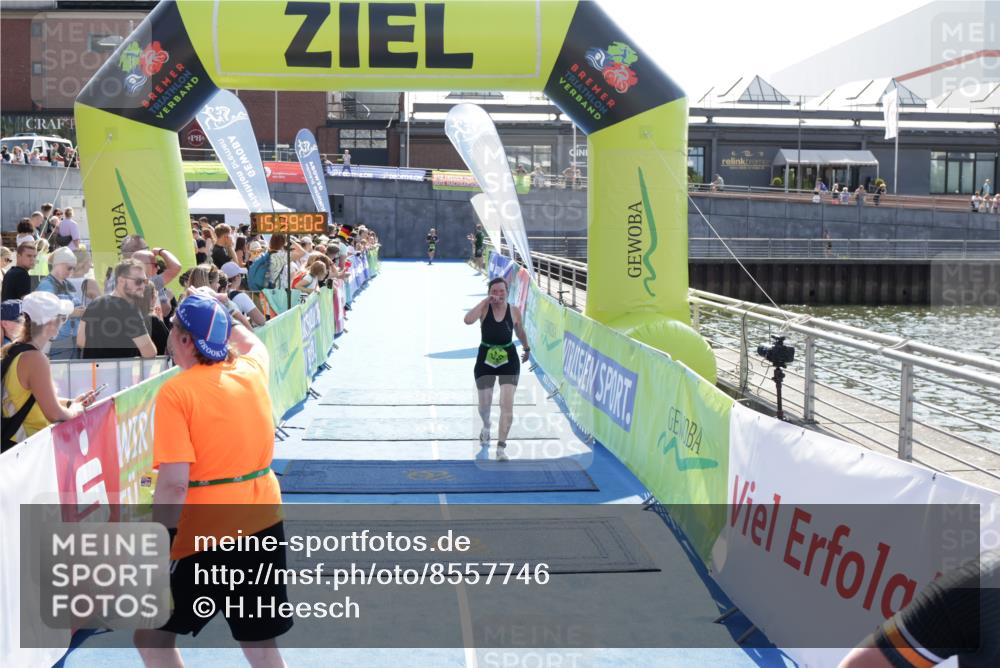 10.08.2025 - GEWOBA Citytriathlon Bremen H.Heesch http://msf.ph/oto/8557746 10.08.2025 15:39:06 Ziel 275, 300, 530 meine-sportfotos.de