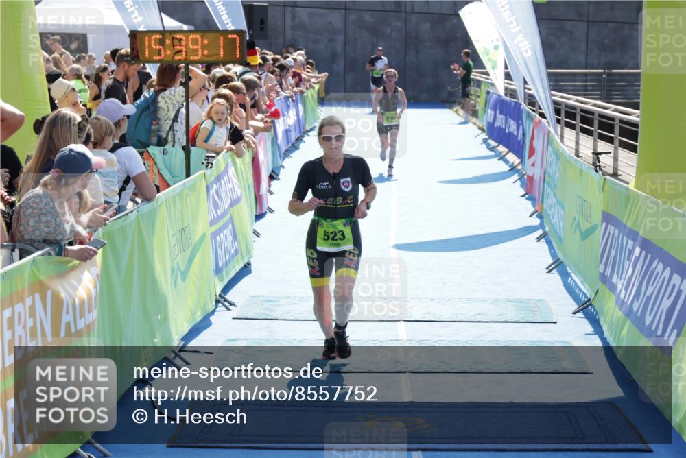 10.08.2025 - GEWOBA Citytriathlon Bremen H.Heesch http://msf.ph/oto/8557752 10.08.2025 15:39:21 Ziel 523 meine-sportfotos.de