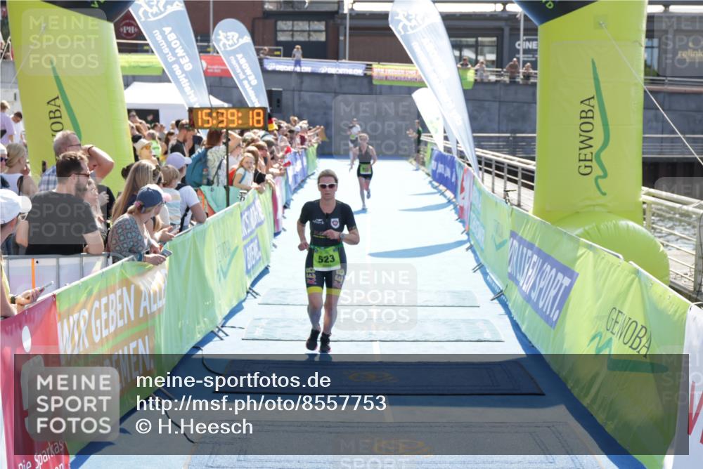 10.08.2025 - GEWOBA Citytriathlon Bremen H.Heesch http://msf.ph/oto/8557753 10.08.2025 15:39:22 Ziel 523 meine-sportfotos.de