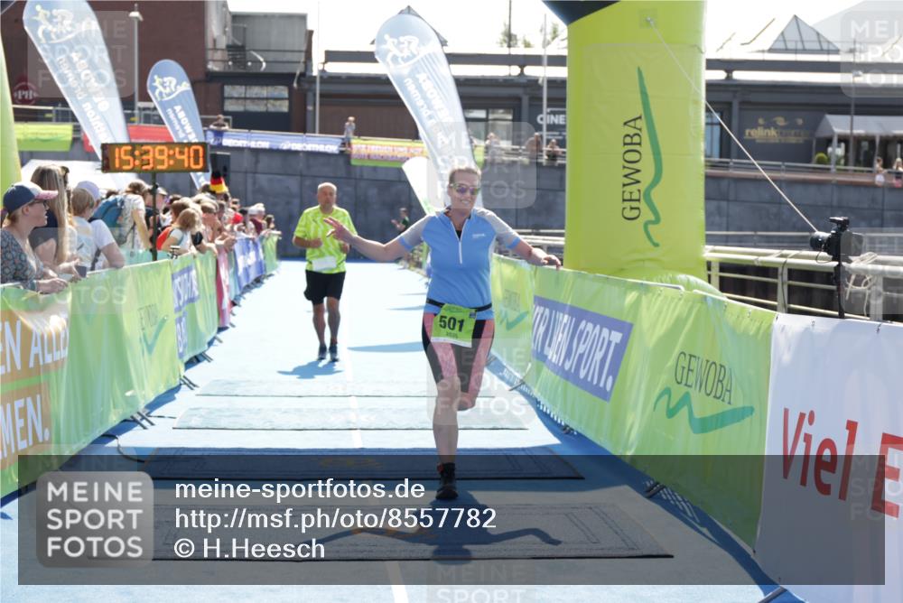 10.08.2025 - GEWOBA Citytriathlon Bremen H.Heesch http://msf.ph/oto/8557782 10.08.2025 15:39:44 Ziel 305, 428, 501 meine-sportfotos.de