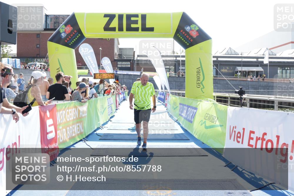 10.08.2025 - GEWOBA Citytriathlon Bremen H.Heesch http://msf.ph/oto/8557788 10.08.2025 15:39:48 Ziel 305, 428, 501 meine-sportfotos.de