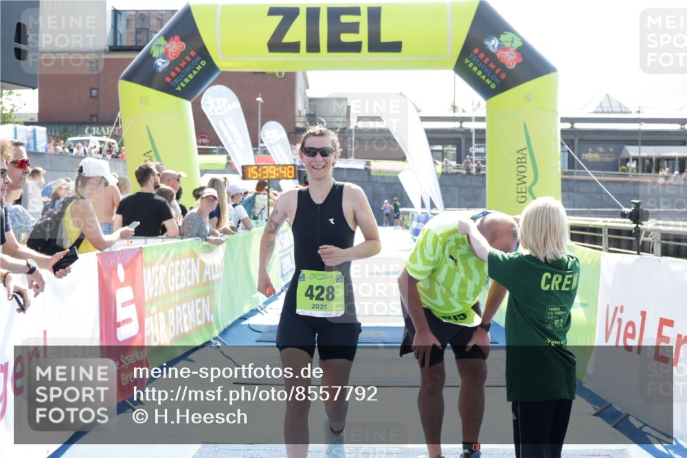 10.08.2025 - GEWOBA Citytriathlon Bremen H.Heesch http://msf.ph/oto/8557792 10.08.2025 15:39:52 Ziel 305, 428 meine-sportfotos.de