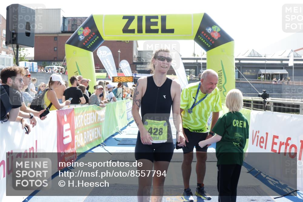 10.08.2025 - GEWOBA Citytriathlon Bremen H.Heesch http://msf.ph/oto/8557794 10.08.2025 15:39:52 Ziel 305, 428 meine-sportfotos.de