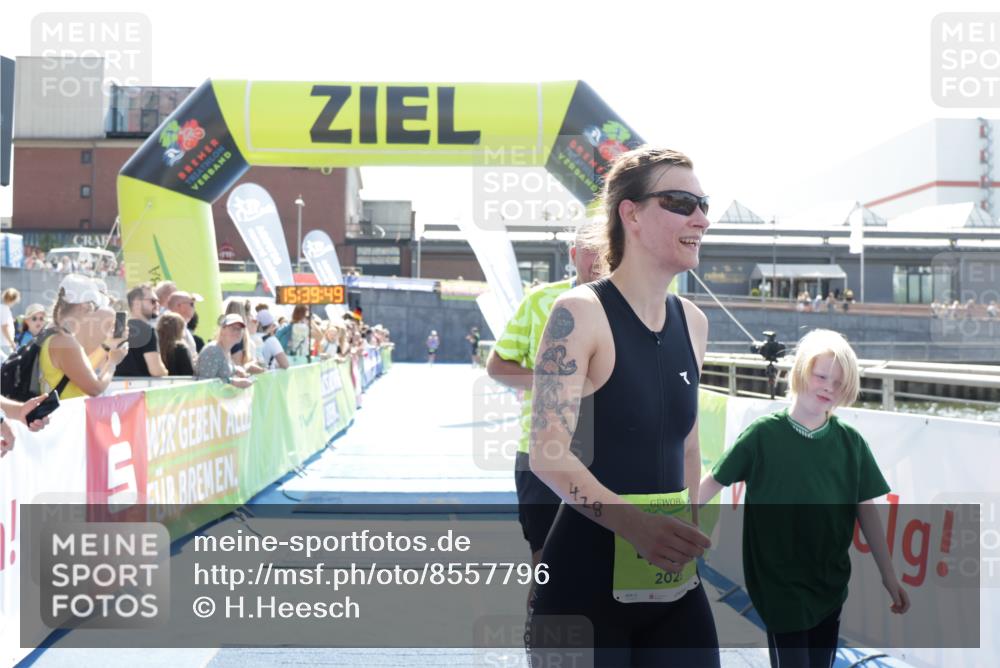 10.08.2025 - GEWOBA Citytriathlon Bremen H.Heesch http://msf.ph/oto/8557796 10.08.2025 15:39:53 Ziel 305, 428 meine-sportfotos.de