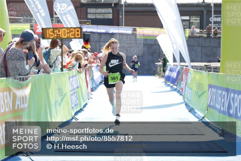 10.08.2025 - GEWOBA Citytriathlon Bremen H.Heesch http://msf.ph/oto/8557812 10.08.2025 15:40:32 Ziel 361, 511 meine-sportfotos.de