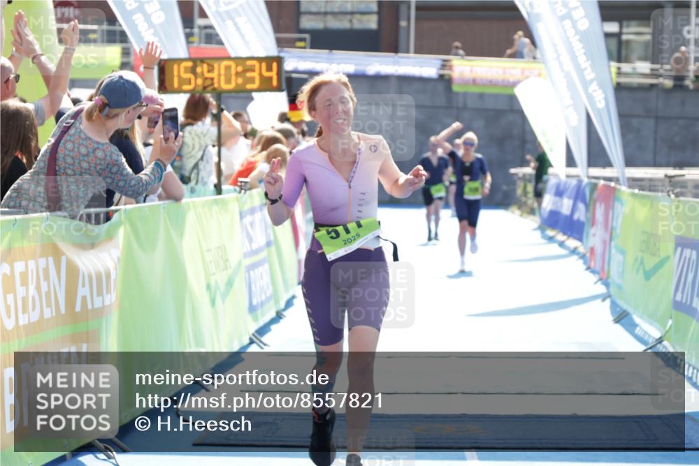 10.08.2025 - GEWOBA Citytriathlon Bremen H.Heesch http://msf.ph/oto/8557821 10.08.2025 15:40:38 Ziel 316, 361, 511 meine-sportfotos.de