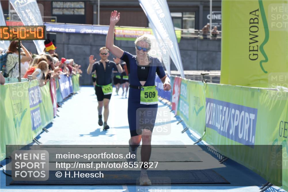 10.08.2025 - GEWOBA Citytriathlon Bremen H.Heesch http://msf.ph/oto/8557827 10.08.2025 15:40:44 Ziel 153, 316, 509, 511 meine-sportfotos.de