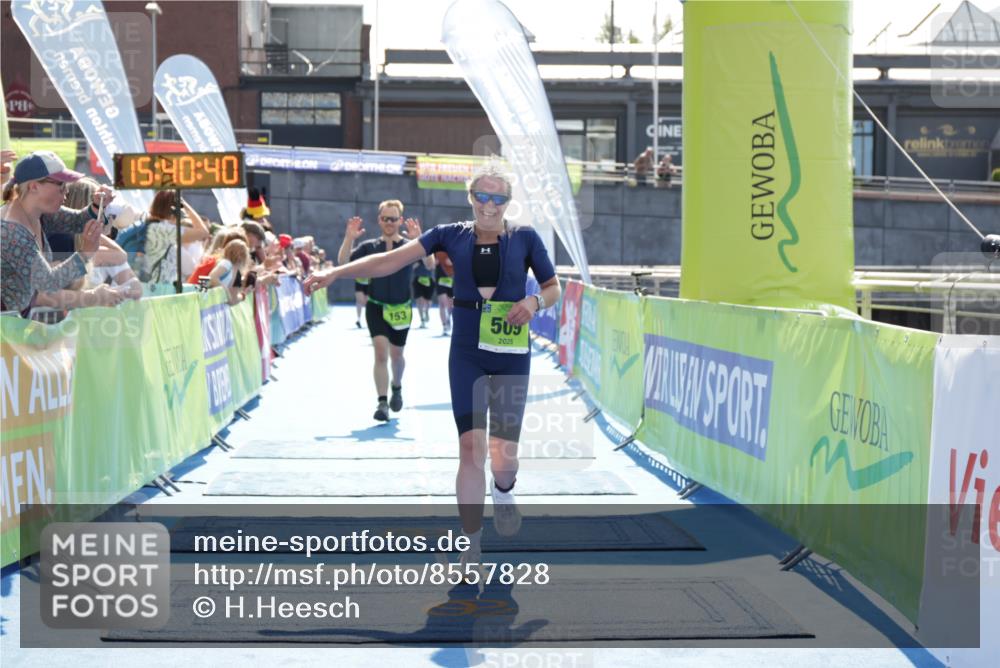 10.08.2025 - GEWOBA Citytriathlon Bremen H.Heesch http://msf.ph/oto/8557828 10.08.2025 15:40:44 Ziel 153, 316, 509, 511 meine-sportfotos.de