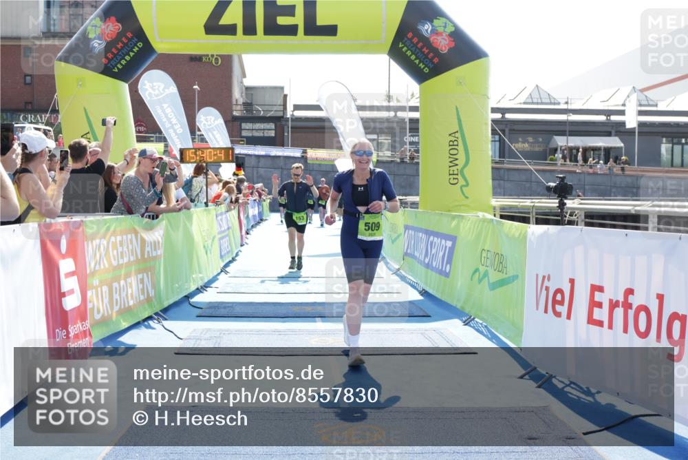 10.08.2025 - GEWOBA Citytriathlon Bremen H.Heesch http://msf.ph/oto/8557830 10.08.2025 15:40:45 Ziel 153, 316, 509, 511 meine-sportfotos.de