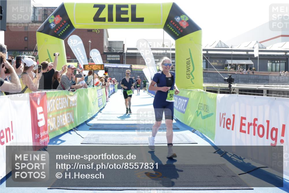 10.08.2025 - GEWOBA Citytriathlon Bremen H.Heesch http://msf.ph/oto/8557831 10.08.2025 15:40:45 Ziel 153, 316, 509, 511 meine-sportfotos.de