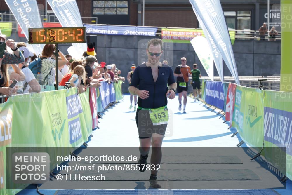 10.08.2025 - GEWOBA Citytriathlon Bremen H.Heesch http://msf.ph/oto/8557832 10.08.2025 15:40:46 Ziel 153, 316, 509 meine-sportfotos.de