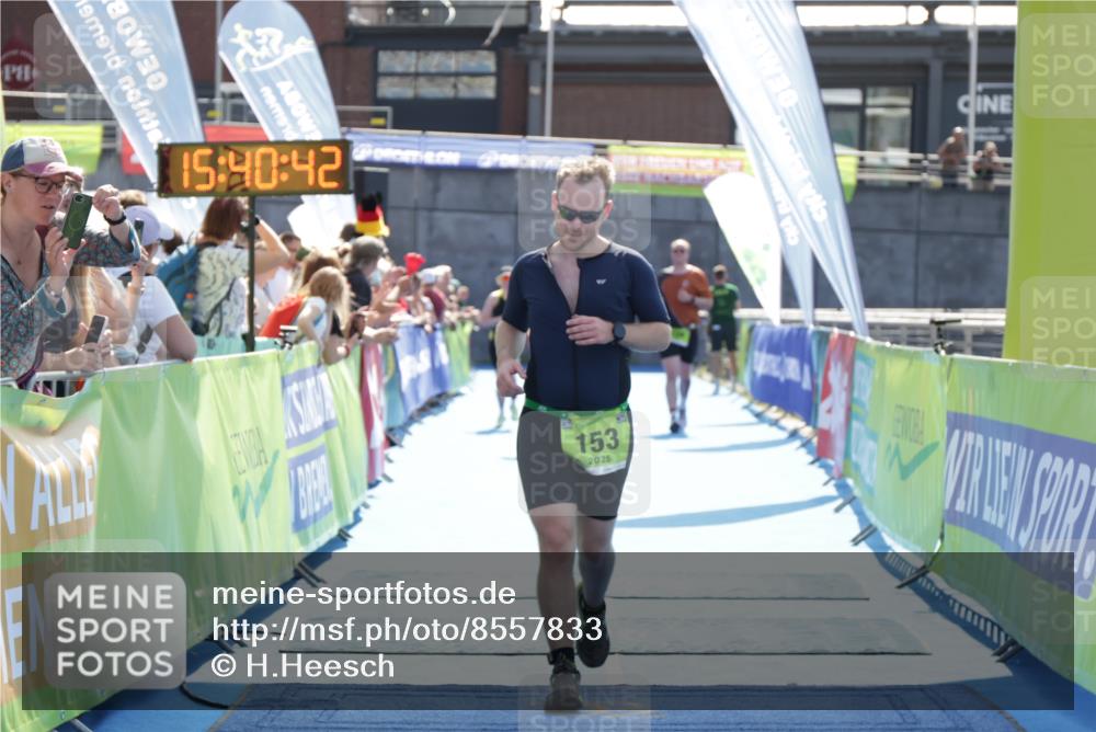 10.08.2025 - GEWOBA Citytriathlon Bremen H.Heesch http://msf.ph/oto/8557833 10.08.2025 15:40:46 Ziel 153, 316, 509 meine-sportfotos.de